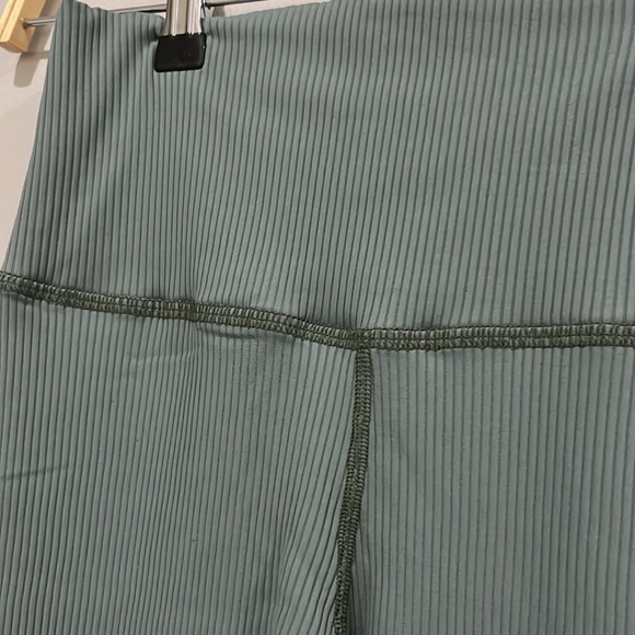 Electric & Rose Sawyer Ribbed Ankle Legging in Army Size Medium - Picture 7 of 9